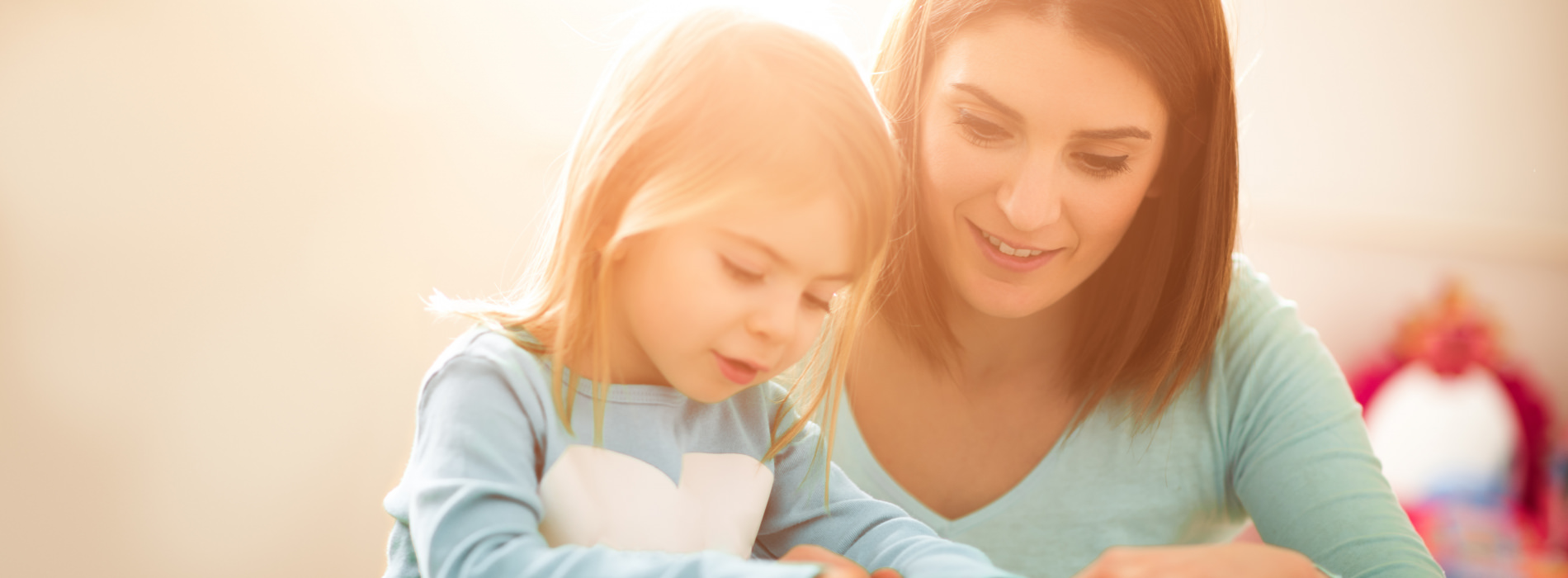 Logopädin und Kind Logopädiesche Praxis