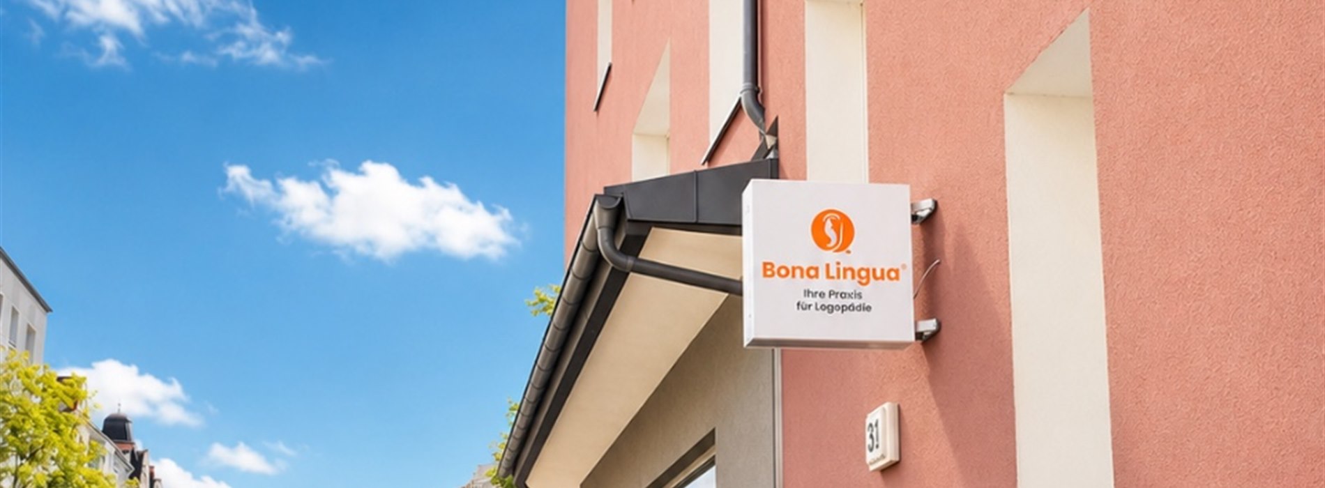 Außenansicht der Bona Lingua Logopädie-Praxis mit Praxisschild in Hannover Südstadt