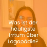 Frau mit Brille vor Bild, Logopädie-Praxis